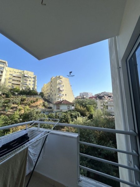 Tirane, jepet me qera apartament 1+1 Kati 5, 70 m² 380 € (FRESK)