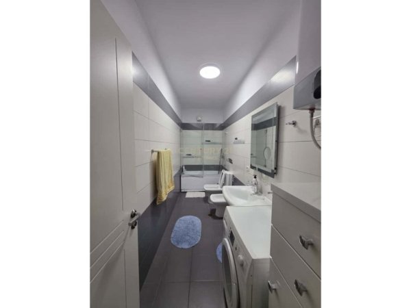 Tirane, jepet me qera apartament 2+1 Kati 10, 100 m² 800 € (TEK KOMPLEKSI PANORAMA)