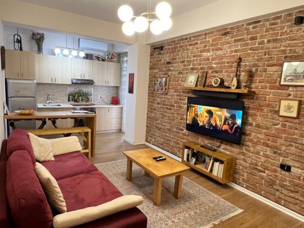 Tirane, shitet apartament 1+1+Ballkon Kati 4, 68 m² 152.000 € (Rruga e Kavajes)