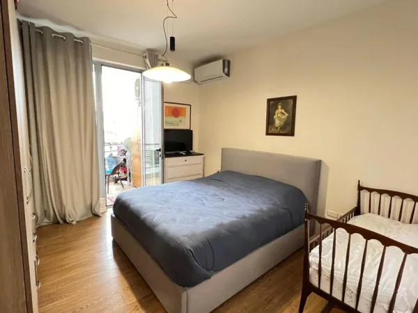 Tirane, shitet apartament 1+1+Ballkon Kati 4, 68 m² 152.000 € (Rruga e Kavajes)