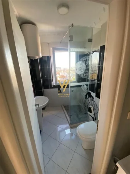 Tirane, jepet me qera apartament 2+1+Ballkon Kati 5, 114 m² 700 € (ASTIR)