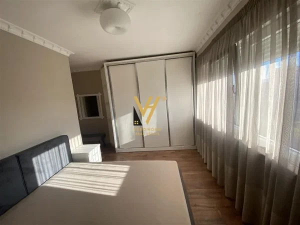 Tirane, jepet me qera apartament 2+1+Ballkon Kati 5, 114 m² 700 € (ASTIR)