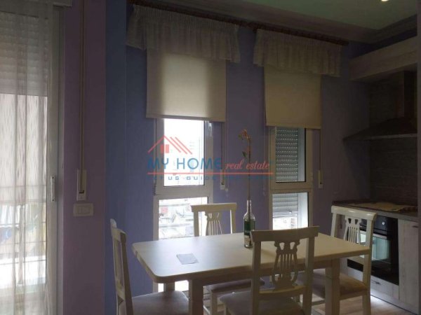 Tirane, jepet me qera apartament 1+1+Ballkon Kati 6, 76 m² 700 € (Pazari i Ri)