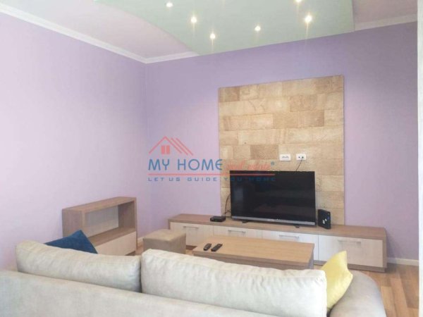 Tirane, jepet me qera apartament 1+1+Ballkon Kati 6, 76 m² 700 € (Pazari i Ri)