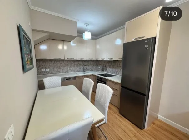 Tirane, jepet me qera apartament 2+1+Ballkon Kati 1, 90 m² 700 € (KODRA E DIELLIT)