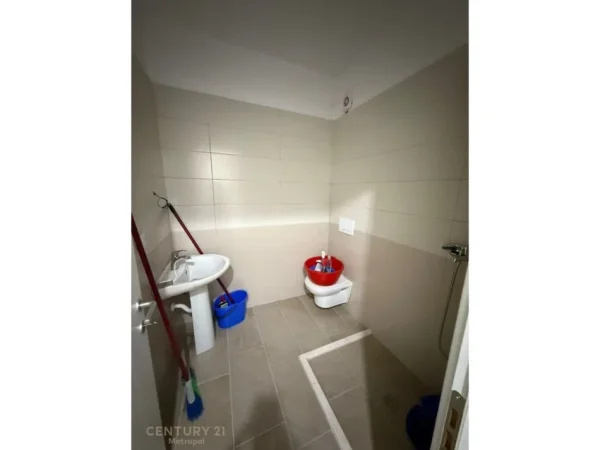 Tirane, jepet me qera apartament 2+1 Kati 5, 92 m² 580 € (KOMPLEKSI DARLING ALI DEM)
