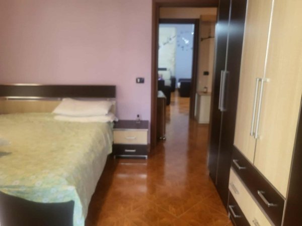 Tirane, jepet me qera apartament 2+1+Ballkon Kati 1, 110 m² 500 € (Tek Restorant Fresku)