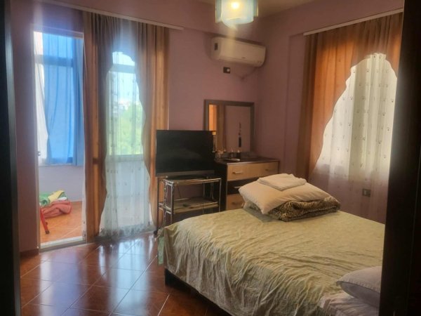 Tirane, jepet me qera apartament 2+1+Ballkon Kati 1, 110 m² 500 € (Tek Restorant Fresku)