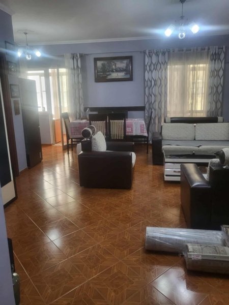 Tirane, jepet me qera apartament 2+1+Ballkon Kati 1, 110 m² 500 € (Tek Restorant Fresku)