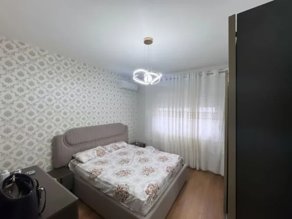 Tirane, shitet apartament 2+1 , 90 m² 155.000 € (Prane Universitetit Europian)