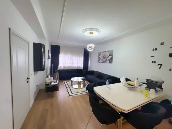 Tirane, shitet apartament 2+1 , 90 m² 155.000 € (Prane Universitetit Europian)