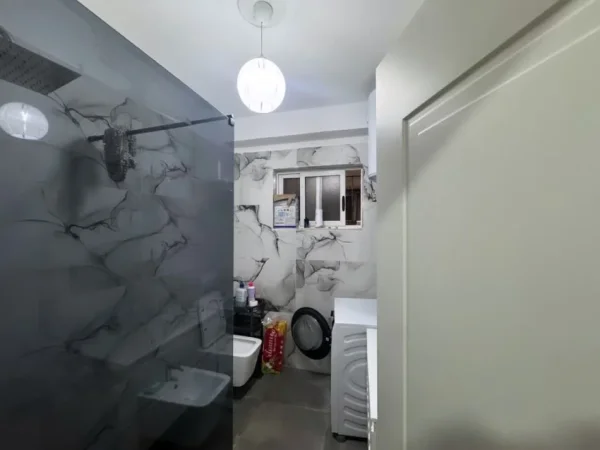 Tirane, shitet apartament 2+1 , 90 m² 155.000 € (Prane Universitetit Europian)