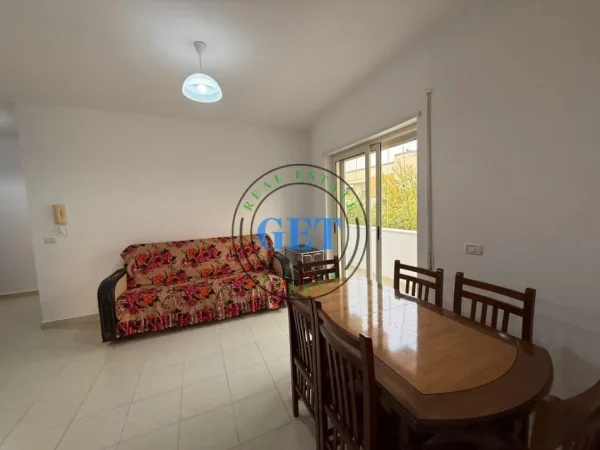 Durres, jepet me qera apartament 2+1 Kati 5, 95 m² 300 € (Golem)