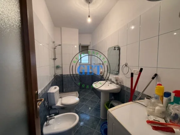 Durres, jepet me qera apartament 2+1 Kati 5, 95 m² 300 € (Golem)