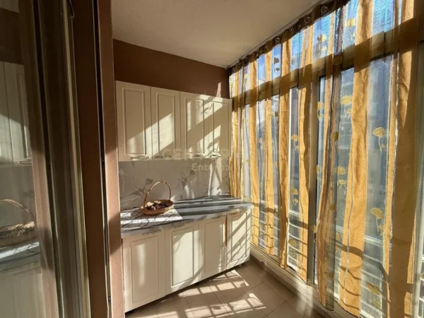 Tirane, jepet me qera apartament 2+1 Kati 2, 104 m² 650 € (Liqeni i Thatë)