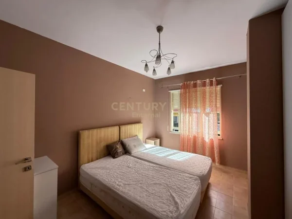 Tirane, jepet me qera apartament 2+1 Kati 2, 104 m² 650 € (Liqeni i Thatë)