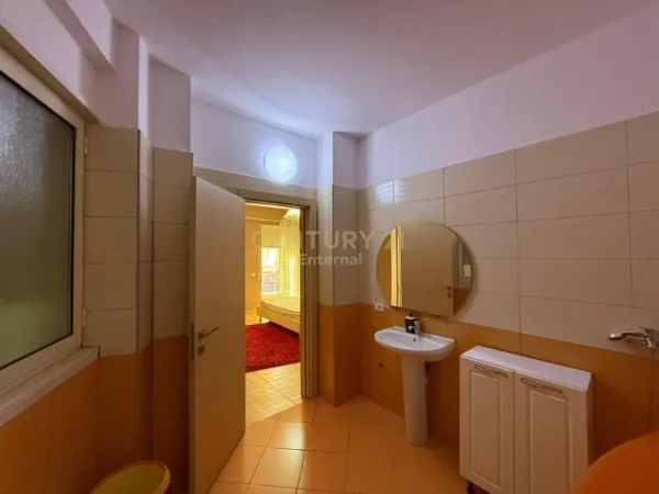 Tirane, jepet me qera apartament 2+1 Kati 2, 104 m² 650 € (Liqeni i Thatë)