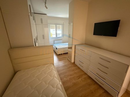 Tirane, jepet me qera apartament 2+1 Kati 4, 110 m² 900 € 