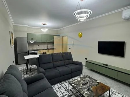 Tirane, jepet me qera apartament 1+1 Kati 4, 75 m² 450 € 