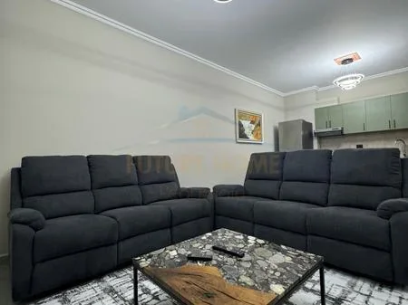 Tirane, jepet me qera apartament 1+1 Kati 4, 75 m² 450 € 