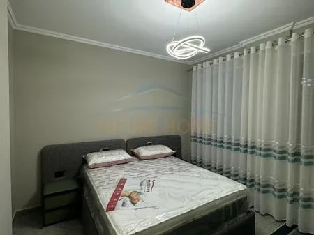 Tirane, jepet me qera apartament 1+1 Kati 4, 75 m² 450 € 