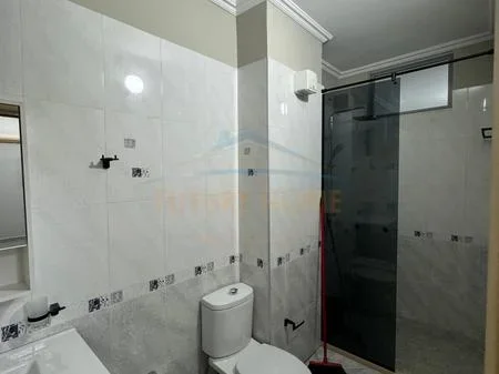 Tirane, jepet me qera apartament 1+1 Kati 4, 75 m² 450 € 