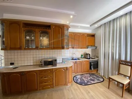 Tirane, jepet me qera apartament 2+1 Kati 2, 127 m² 650 € 