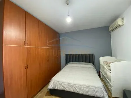 Tirane, jepet me qera apartament 2+1 Kati 2, 127 m² 650 € 