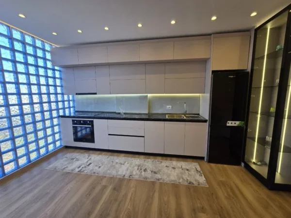 Tirane, shitet apartament 2+1+Ballkon Kati 3, 110 m² 325.000 € (Rruga e Kosovareve)