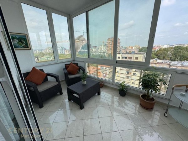 Tirane, jepet me qera apartament 2+1 Kati 10, 125 m² 1.200 € (ISH BLLOK)