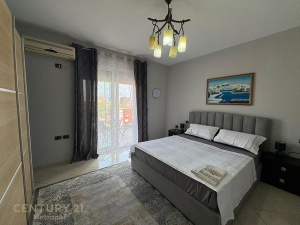 Tirane, jepet me qera apartament 2+1 Kati 10, 125 m² 1.200 € (ISH BLLOK)