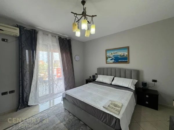 Tirane, jepet me qera apartament 2+1 Kati 10, 125 m² 1.200 € (ISH BLLOK)