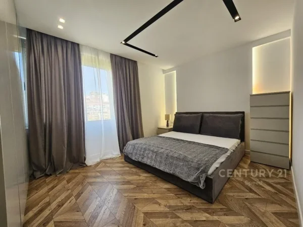 Tirane, jepet me qera apartament 2+1 Kati 3, 95 m² 850 € (Hotel Radisson)