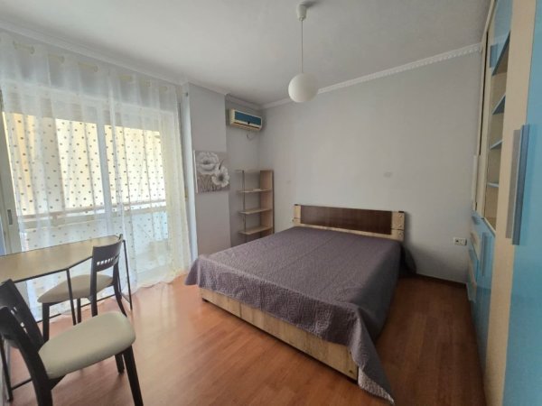 Tirane, jepet me qera apartament 2+1+Aneks+Ballkon Kati 5, 105 m² 900 € (Rruga Milto Tutulani)