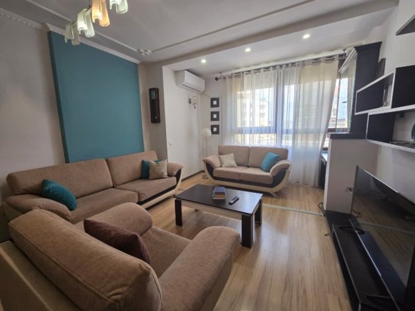 Tirane, jepet me qera apartament 2+1+Aneks+Ballkon Kati 5, 105 m² 900 € (Rruga Milto Tutulani)