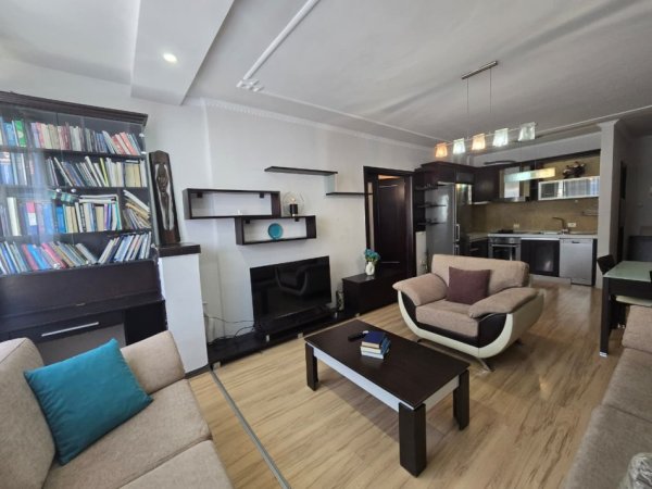 Tirane, jepet me qera apartament 2+1+Aneks+Ballkon Kati 5, 105 m² 900 € (Rruga Milto Tutulani)