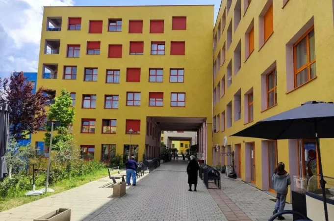 Tirane, jepet me qera apartament 2+1+Ballkon Kati 4, 99 m² 550 € (Rruga Pasho Hysa)