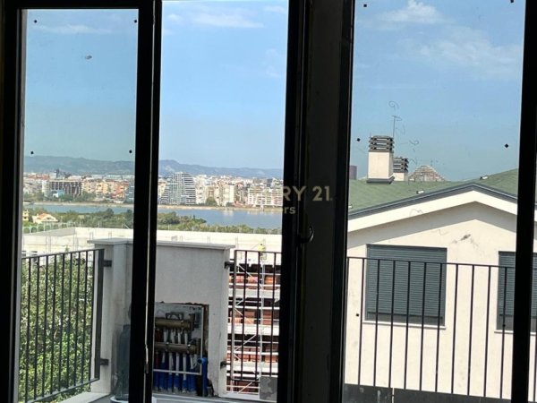 Tirane, jepet me qera zyre Kati 4, 114 m² 1.500 € (Liqeni i thate)