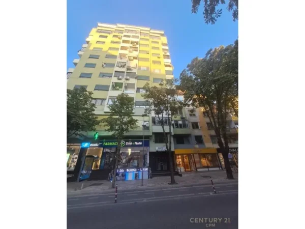 Tirane, jepet me qera zyre Kati 3, 80 m² 800 € (Sheshi Willson)