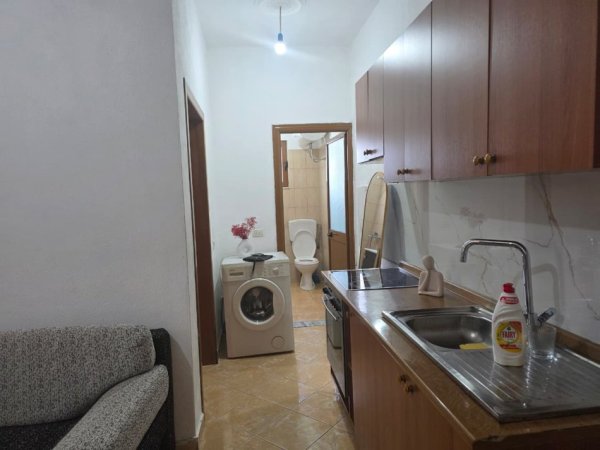 Tirane, jepet me qera apartament 1+1 Kati 1, 55 m² 450 € (Rruga Gramoz Pashko)