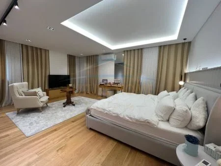 Tirane, shitet apartament 3+1 Kati 10, 197 m² 35.000.000 € 