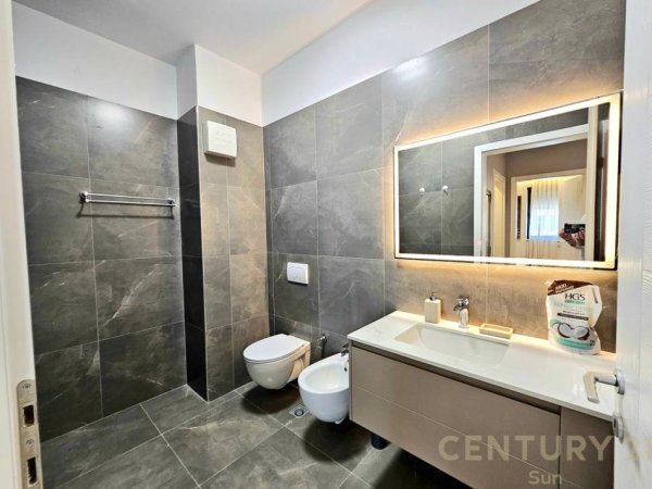 Tirane, jepet me qera apartament 1+1 Kati 6, 77 m² 800 € (zonen e Liqenit te Thate, ngjitur me Hotel Radissonin.)
