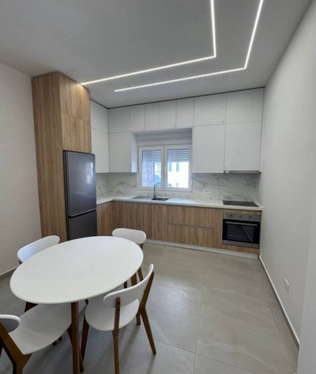 Durres, jepet me qera apartament 1+1+Ballkon , 600 € (Qender, Durres)