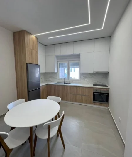 Durres, jepet me qera apartament 1+1+Ballkon , 600 € (Qender, Durres)