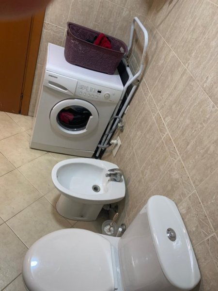 Tirane, jepet me qera apartament 1+1 Kati 3, 65 m² 600 € (Kristal Center)