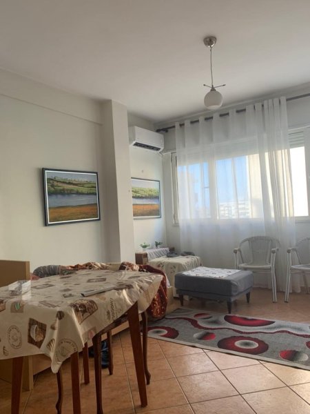 Tirane, jepet me qera apartament 1+1 Kati 3, 65 m² 600 € (Kristal Center)