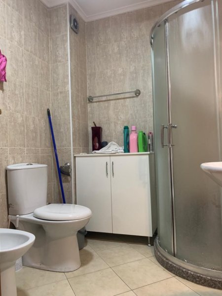 Tirane, jepet me qera apartament 1+1 Kati 3, 65 m² 600 € (Kristal Center)