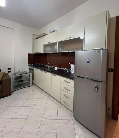 Vlore, jepet me qera apartament 1+1 Kati 4, 70 m² 500 € (LUNGOMARE)