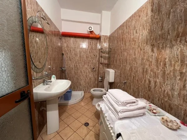 Vlore, jepet me qera apartament 1+1 Kati 4, 70 m² 500 € (LUNGOMARE)