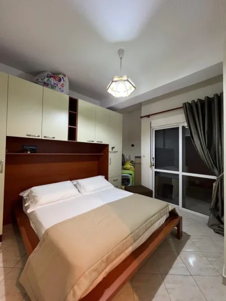 Vlore, jepet me qera apartament 1+1 Kati 4, 70 m² 500 € (LUNGOMARE)